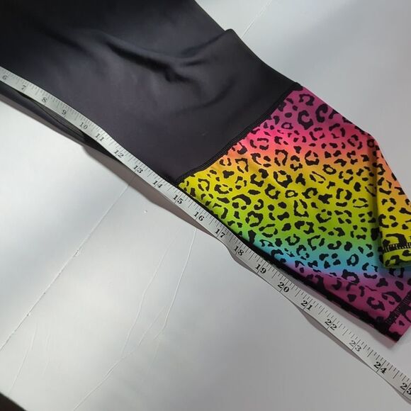 Zyia Pants Womens 20 Black Rainbow Leopard Print Cropped Leggings - Picture 8 of 8